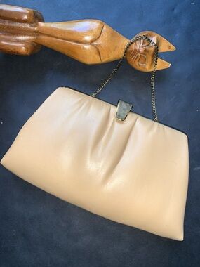 v i n t a g e :: Sleek Tan Convertible Evening Purse Clutch